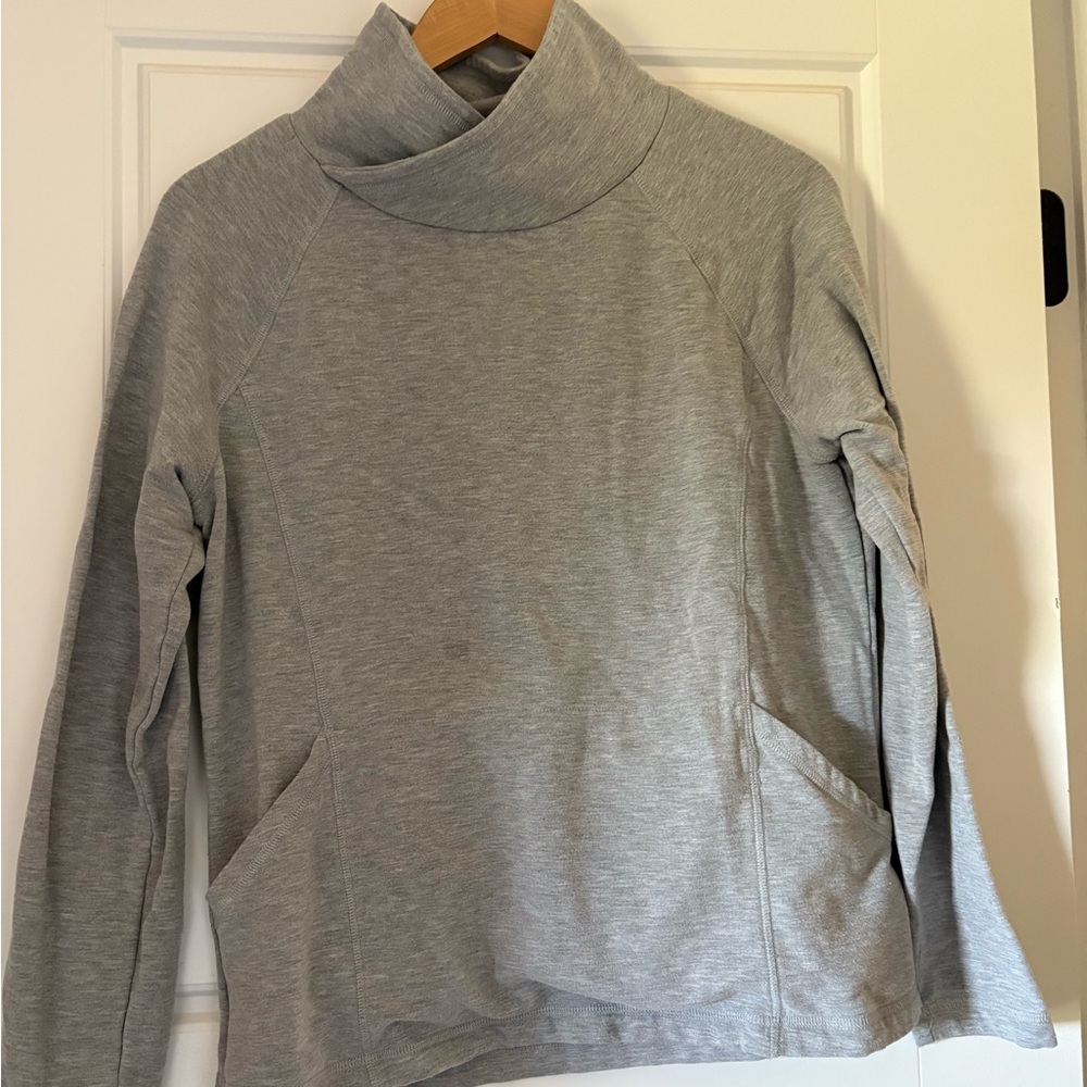 L.L. Bean Light Gray Turtleneck Pullover Sweatshirt - Women